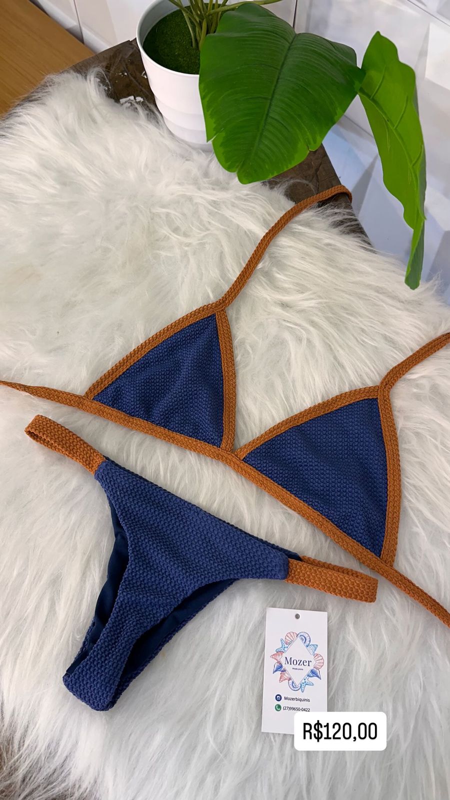 Top fixo azul com caramelo