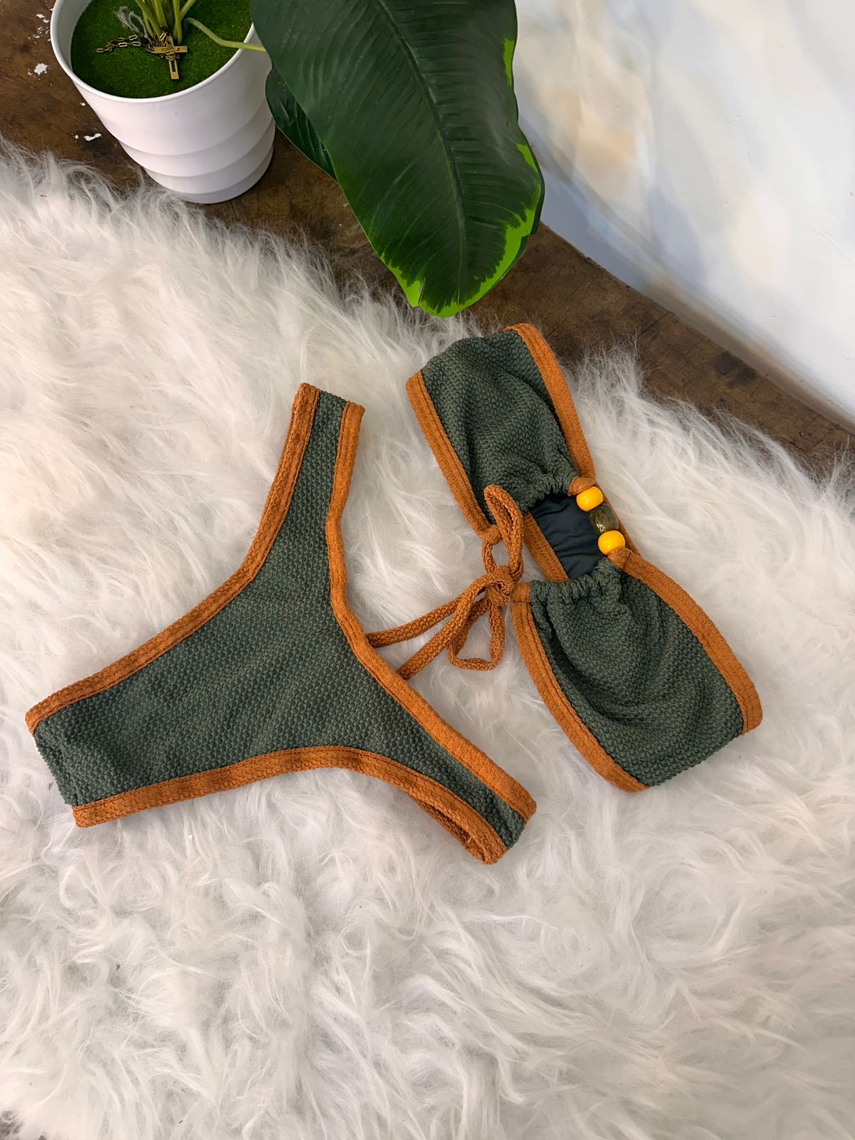 Top amarração com asa delta verde militar com laranja